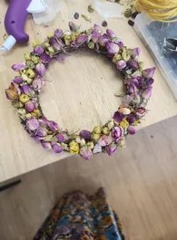 A finished wreath of dried roses